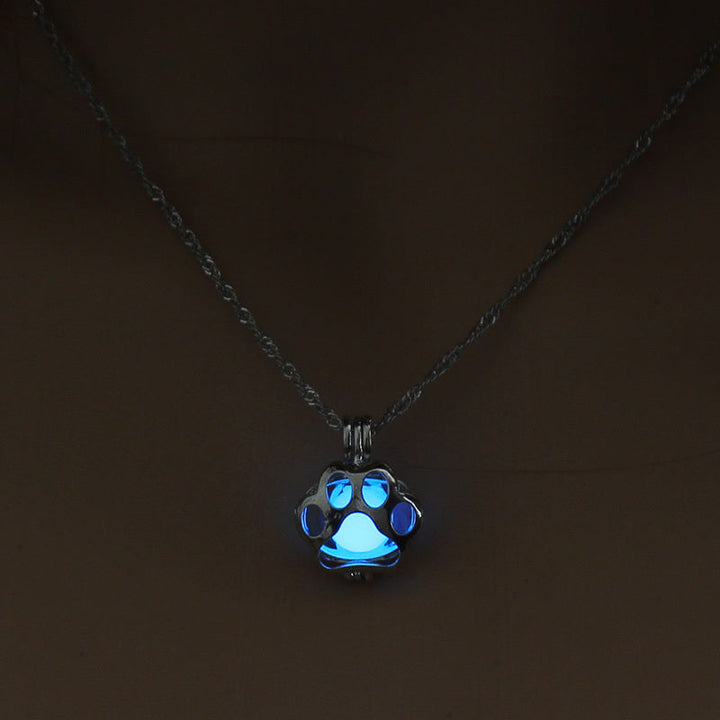 Collar de Patas Brillantes en la Oscuridad – Colgante de Animal con Efecto Luminoso Nocturno