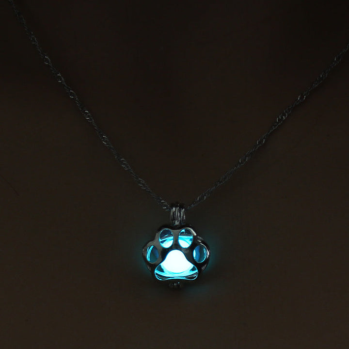 Collar de Patas Brillantes en la Oscuridad – Colgante de Animal con Efecto Luminoso Nocturno