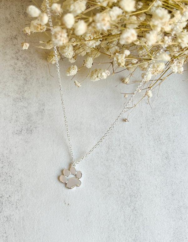 Elegante Cadena de Acero Inoxidable con Diseño de Pata de Plata