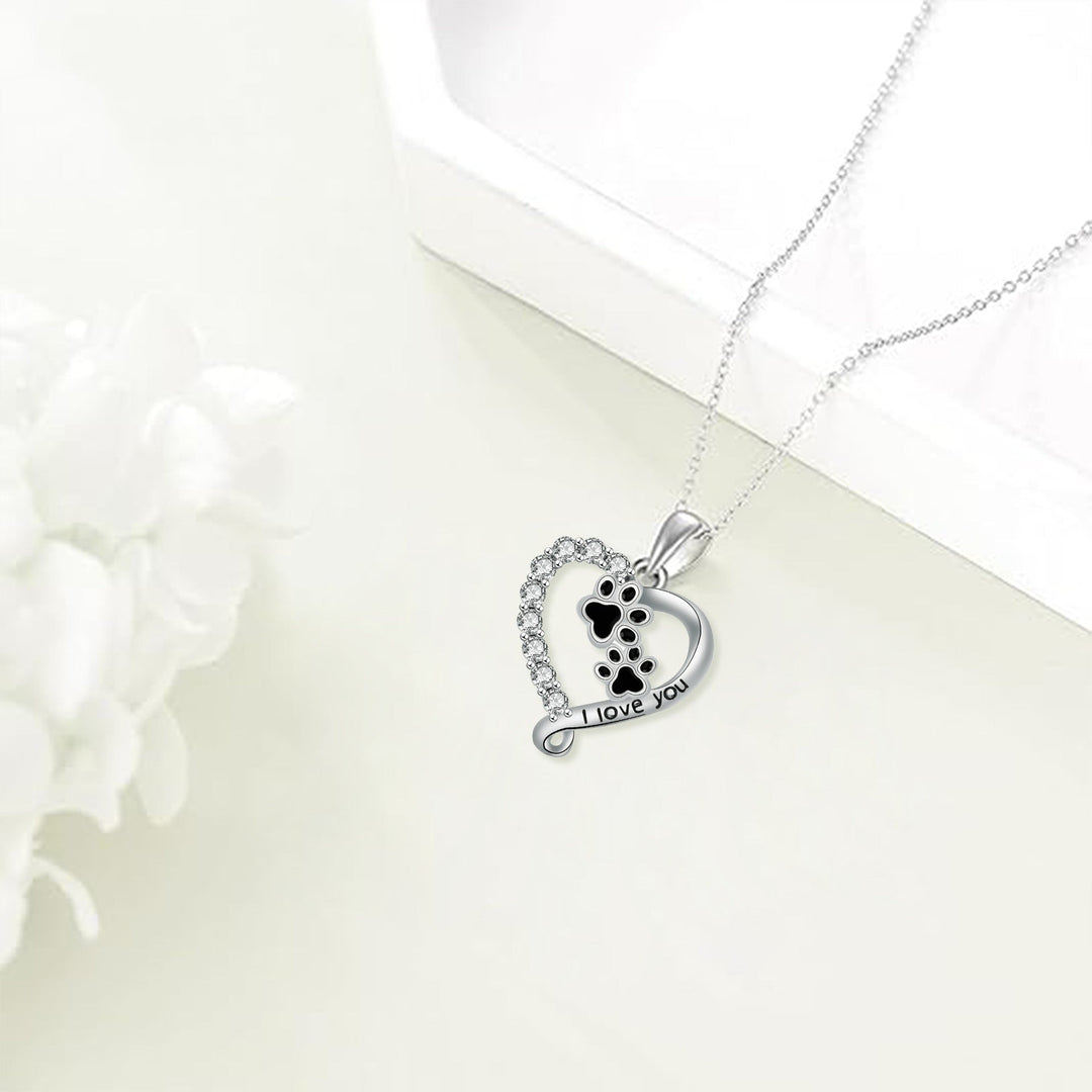 Colgante Corazón con Diseño de Pata en Negro y Plata