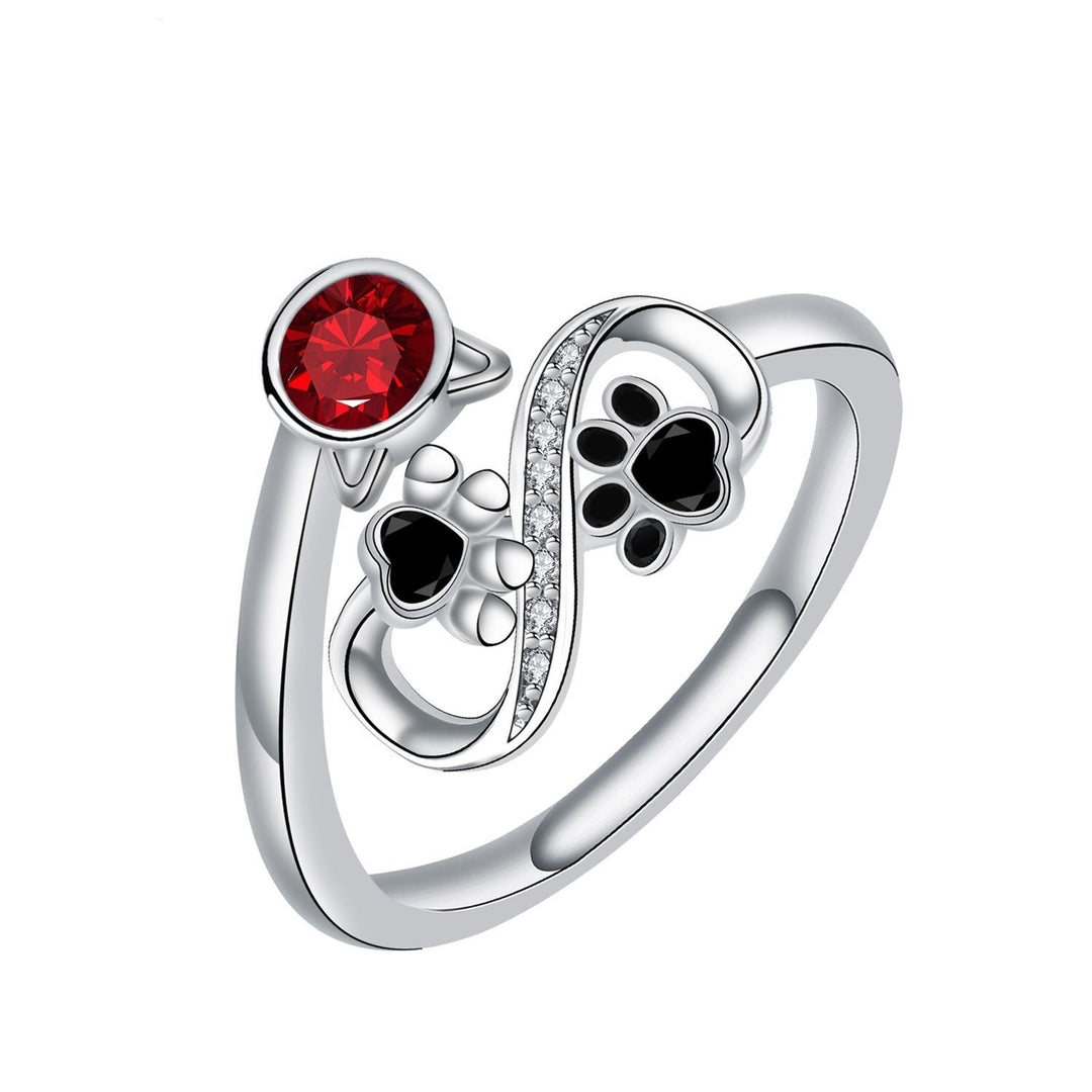 Anillo Ajustable con Diseño de Huellas de Pata Negras y Piedra Roja