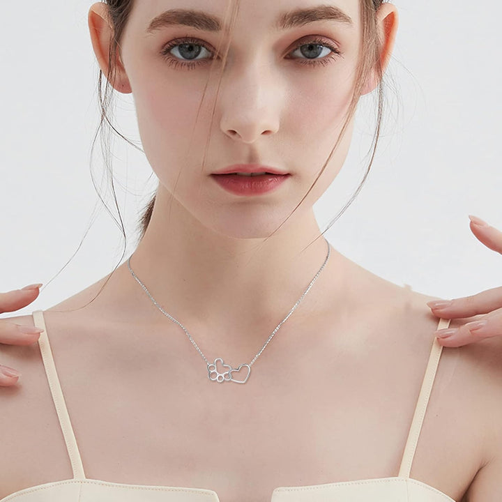 Collar de Huella de Perro en Plata Esterlina – Colgante Corazón con Cristales