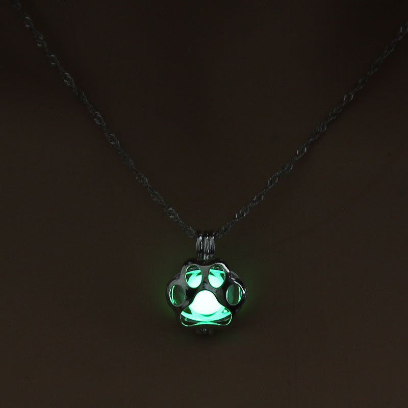 Collar de Patas Brillantes en la Oscuridad – Colgante de Animal con Efecto Luminoso Nocturno