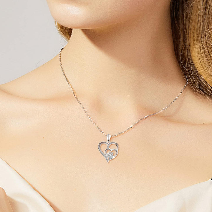 Collar de Huellas para Mujeres – Colgante de Corazón de Plata Esterlina con Zircón