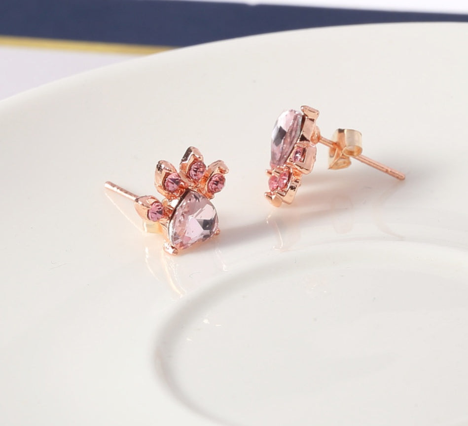 Set de Joyería para Mujeres Paw – 4 Piezas en Oro Rosa con Corazón de Circonita: Anillo, Collar, Pendientes y Pulsera