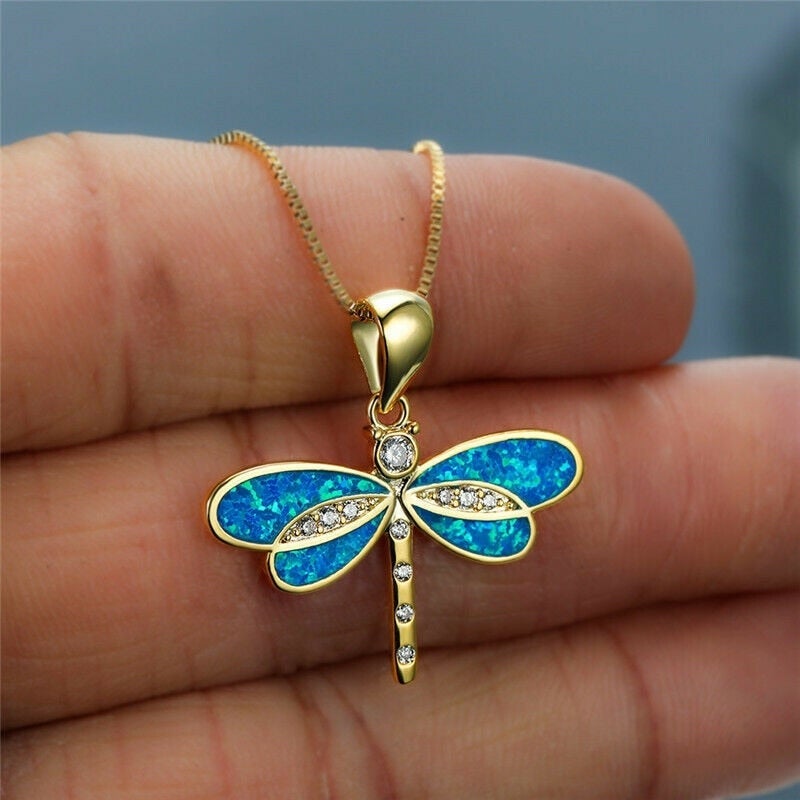 Collar de Libélula Dorada con Piedra de Ópalo