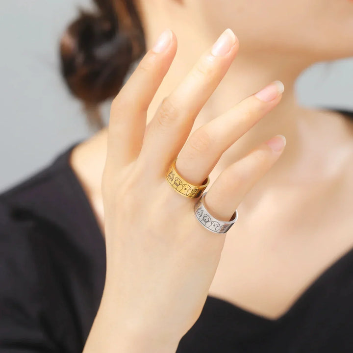 Anillo de Acero Inoxidable con Diseño de Perros Grabado – Ideal para Damas