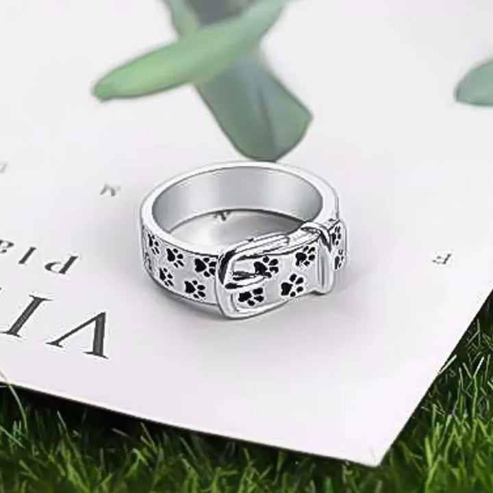 Anillo Divertido y Sofisticado con Diseño de Collar de Perro