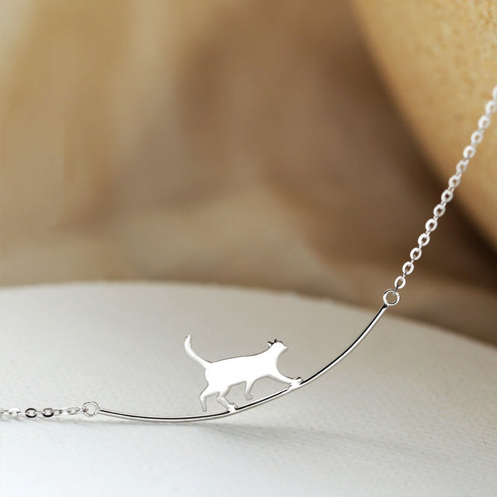 Collar de Plata con Diseño de Gato Escalador