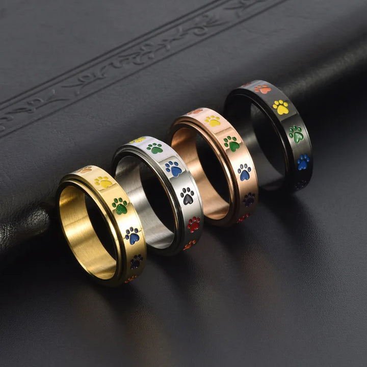 Anillo Rotatorio Antiestrés con Diseño de Huellas de Patas – Anillo de Acero Inoxidable en Colores Arcoíris
