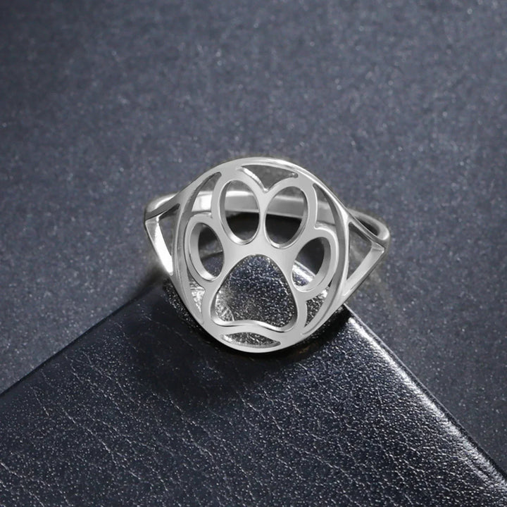 Anillo Ajustable de Acero Inoxidable con Diseño de Huella de Mascota – Elegante y Moderno