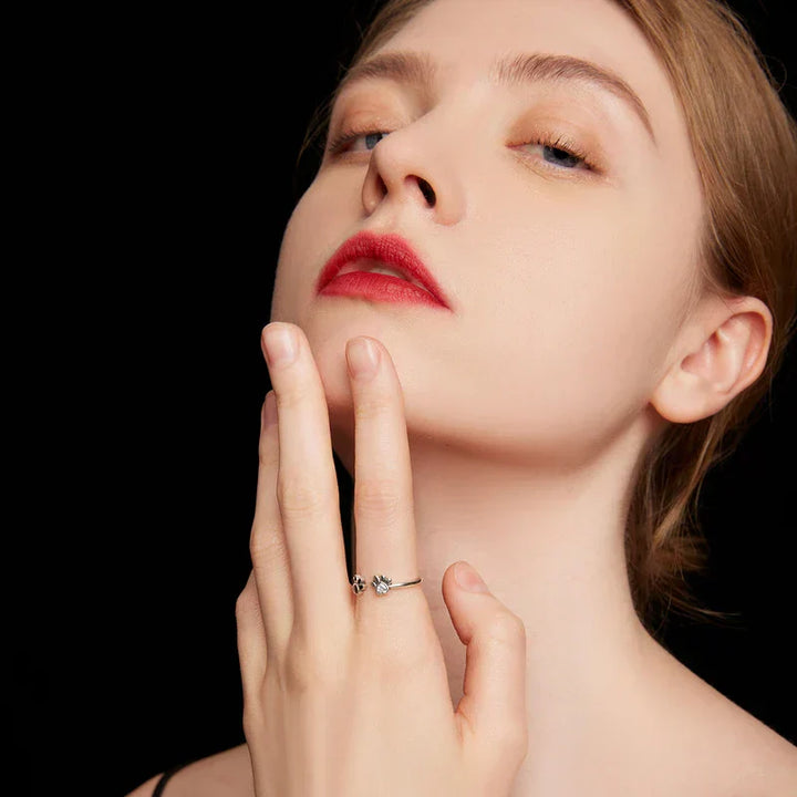 Anillo Ajustable de Plata Esterlina 925 con Circonita y Esmalte en Diseño de Pata