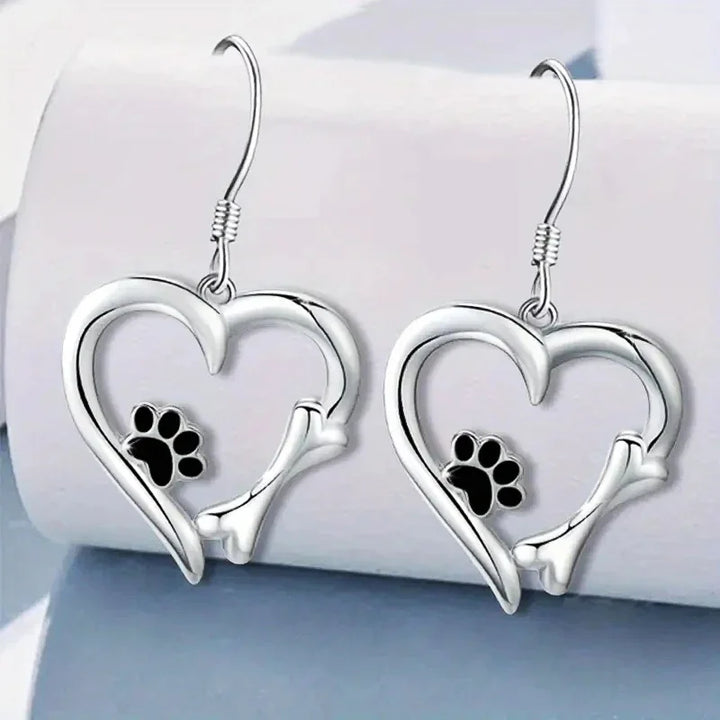 Pendientes Colgantes en Forma de Corazón con Diseño de Huella – Accesorios Plateados Divertidos