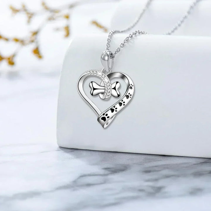 Set de 2 Piezas de Joyas: Huella, Corazón y Hueso
