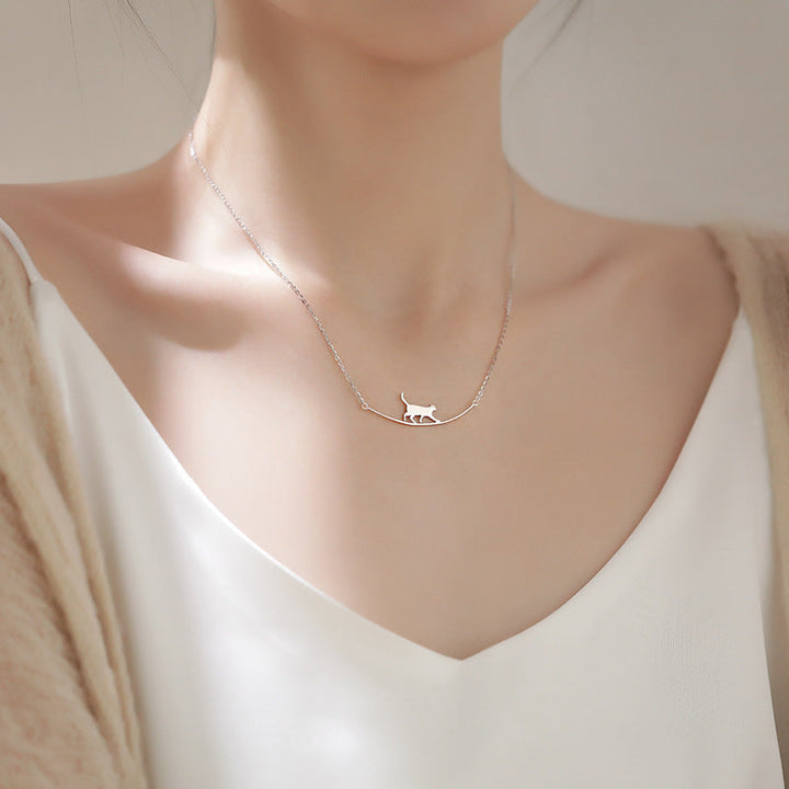 Collar de Plata con Diseño de Gato Escalador