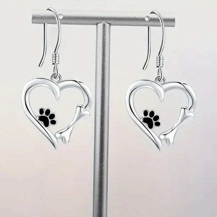 Pendientes Colgantes en Forma de Corazón con Diseño de Huella – Accesorios Plateados Divertidos