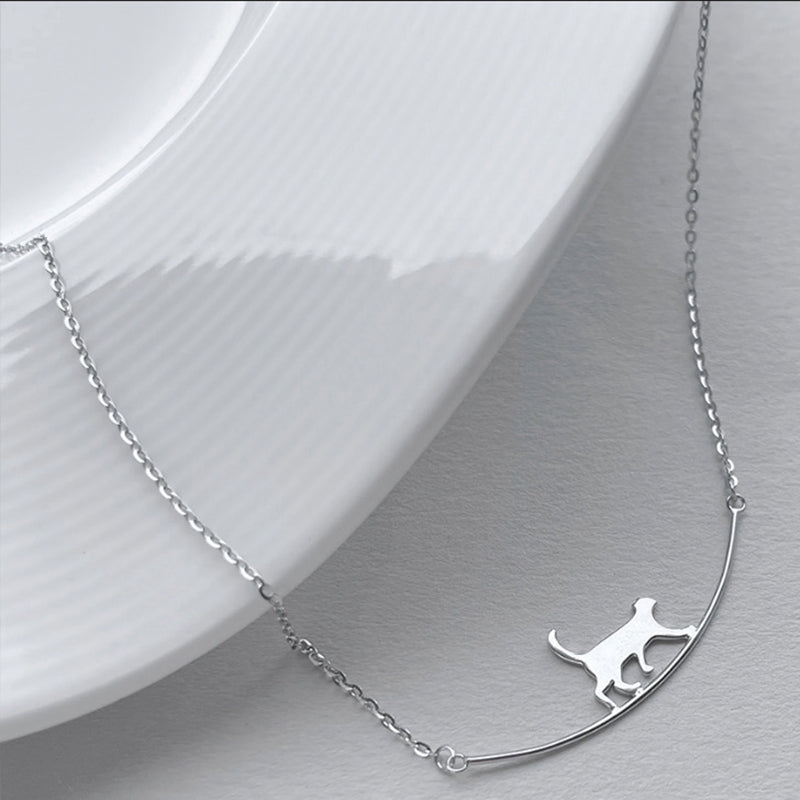 Collar de Plata con Diseño de Gato Escalador