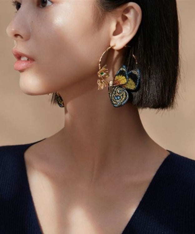 Pendientes Bordados con Diseño de Alas de Mariposa