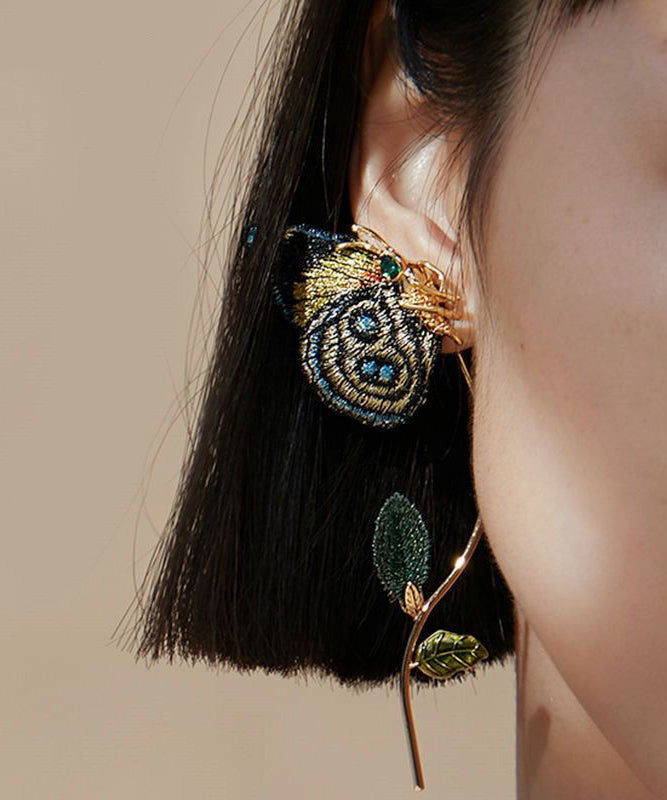 Pendientes Bordados con Diseño de Alas de Mariposa